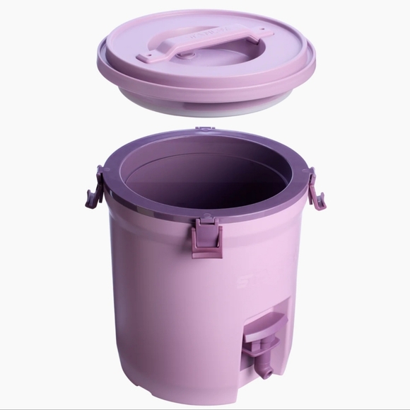 STANLEY Adventure Fast Flow Water Jug. Lilac. 2G - Picture 3 of 7